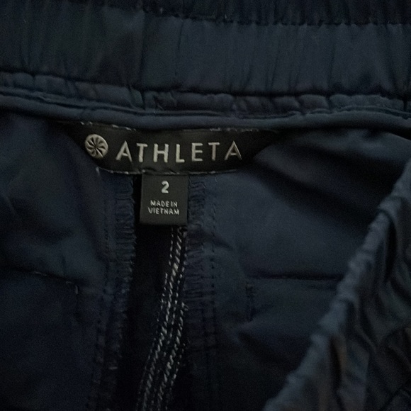 Navy shorts worn once last summer - Picture 4 of 5